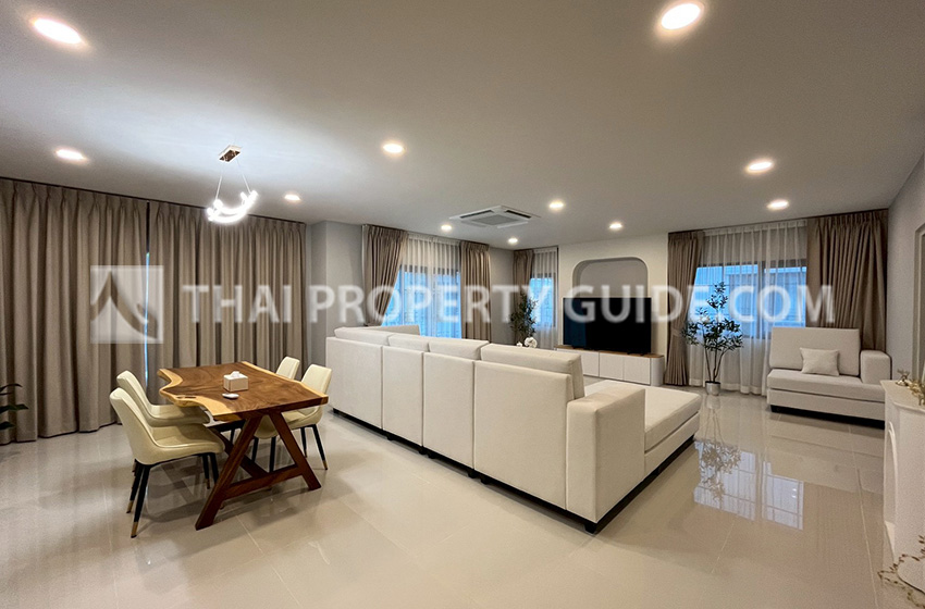 House with Shared Pool in Bangnatrad 